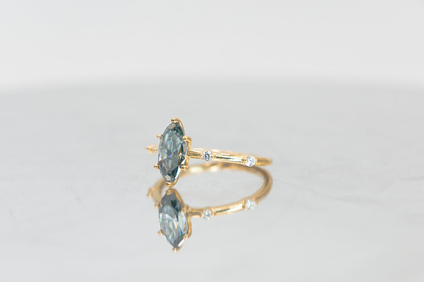 Vintage Grace Marquise Ring – Elegant Diamond Design