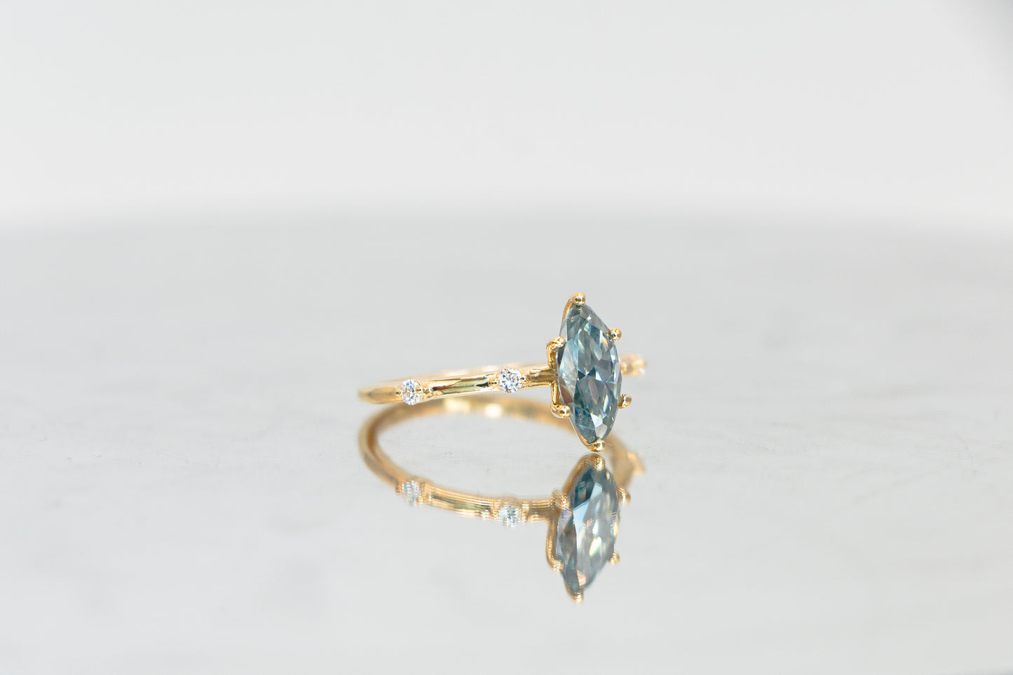 Vintage Grace Marquise Ring – Elegant Diamond Design