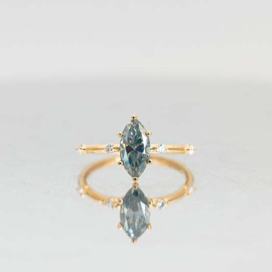 Vintage Grace Marquise Ring – Elegant Diamond Design